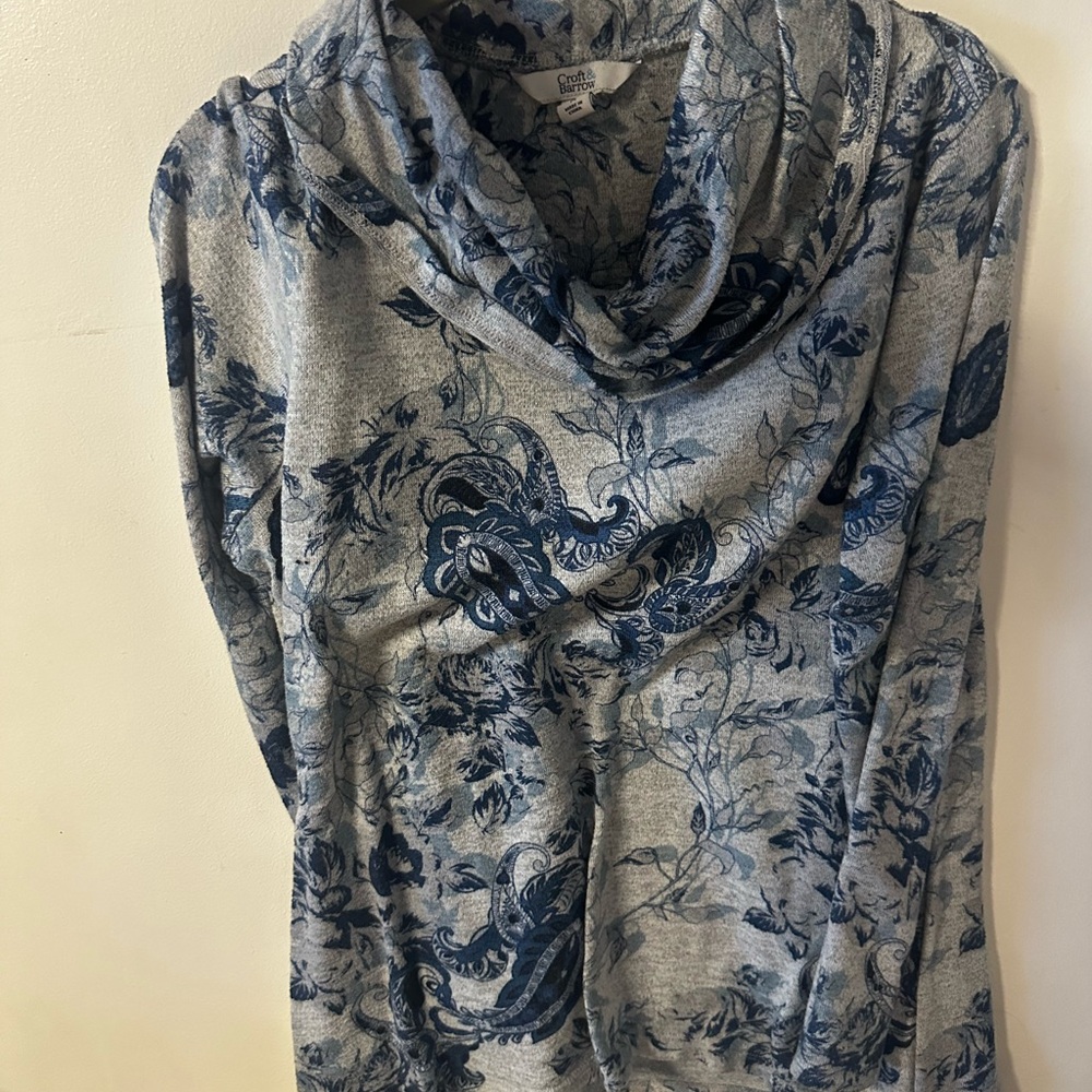 Croft & Barrow Blue and Cream Floral Top